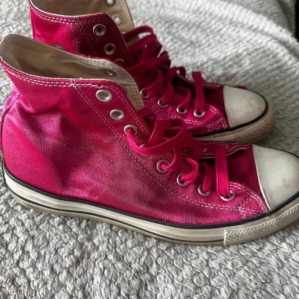 Chuck Taylor High Top Converse All Stars in metallic pink - Size US9